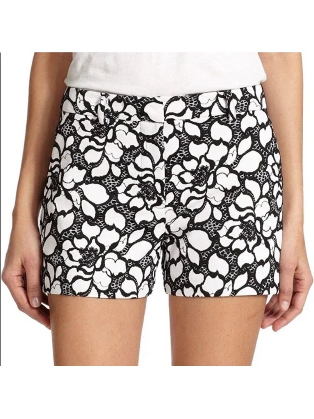 Diane Von Furstenberg Napoli black and White Floral Floral Lace shorts 10